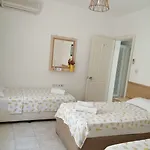 מלון Defne Ev 3*